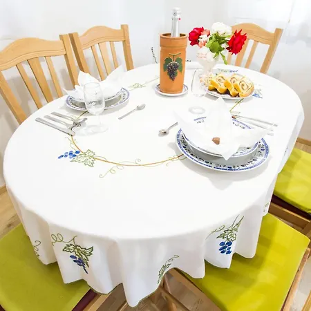 Sunny Two Bedroom Retreat In Beautiful Bizeljsko - Two Bedroom Prázdninový dům *