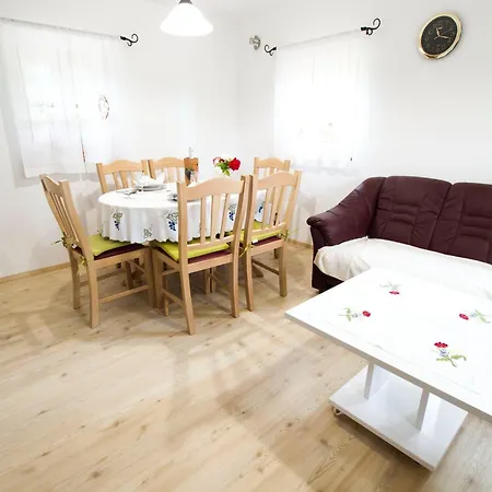 Semesterbostad Sunny Two Bedroom Retreat In Beautiful Bizeljsko - Two Bedroom *