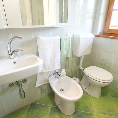 Sunny Two Bedroom Retreat In Beautiful - Two Bedroom *