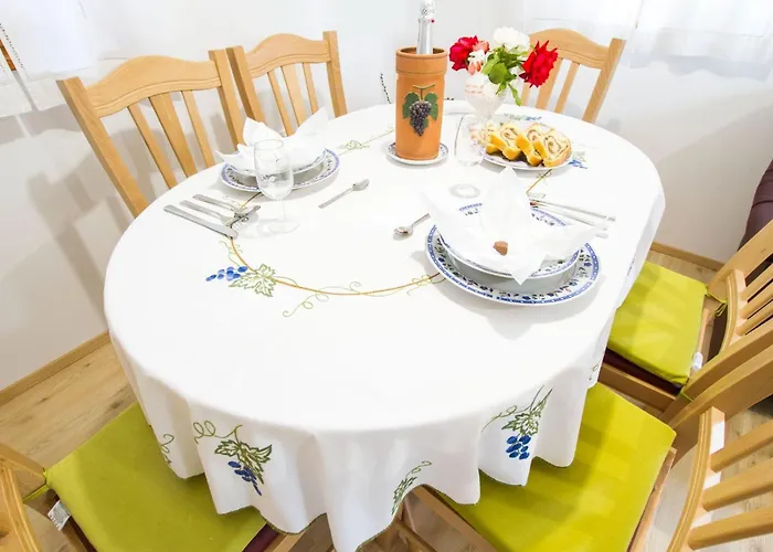 Sunny Two Bedroom Retreat In Beautiful Bizeljsko - Two Bedroom Prázdninový dům *