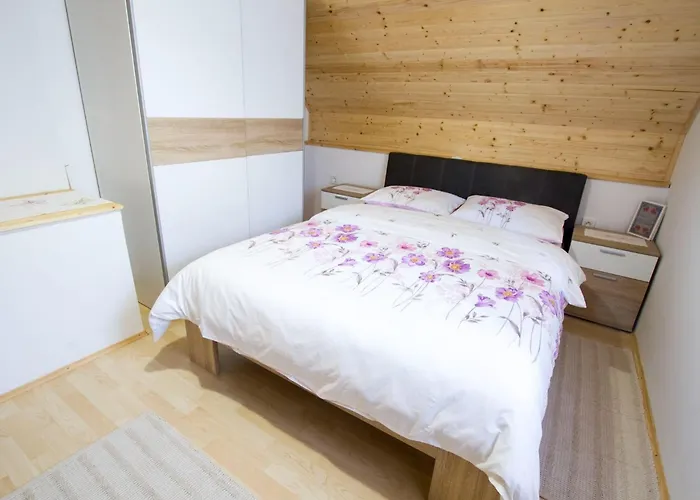 Sunny Two Bedroom Retreat In Beautiful Bizeljsko - Two Bedroom Prázdninový dům Bizeljsko