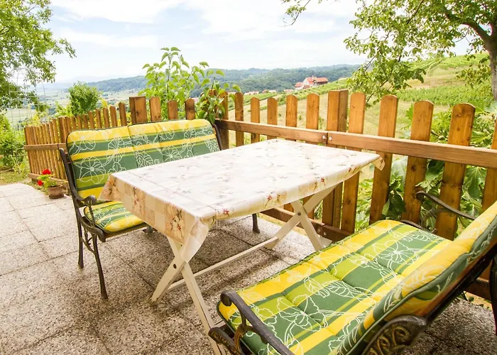 Prázdninový dům Sunny Two Bedroom Retreat In Beautiful Bizeljsko - Two Bedroom *